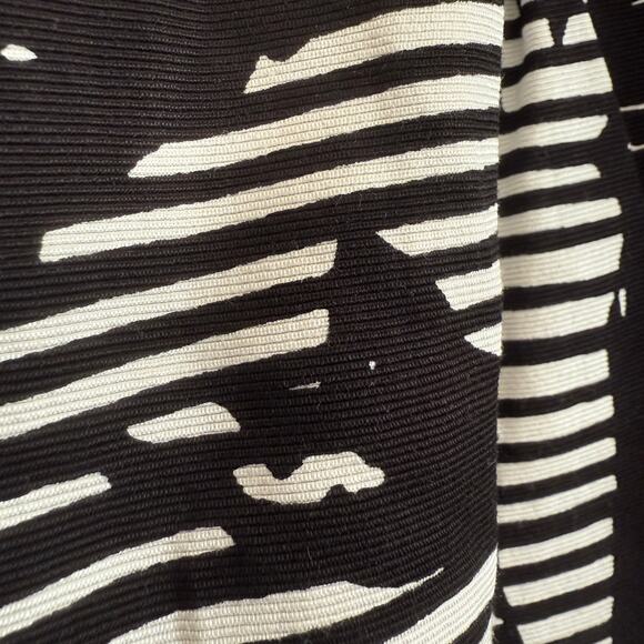 TERI JON | Black and White Grosgrain Graphic Pleated Party Skirt | Size 14 - Picture 3 of 7